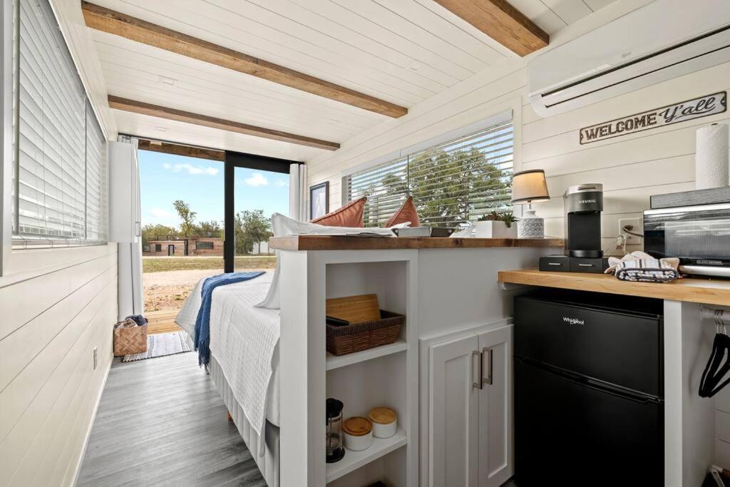 New The Perry Cozy Container Home Fredericksburg Zewnętrze zdjęcie